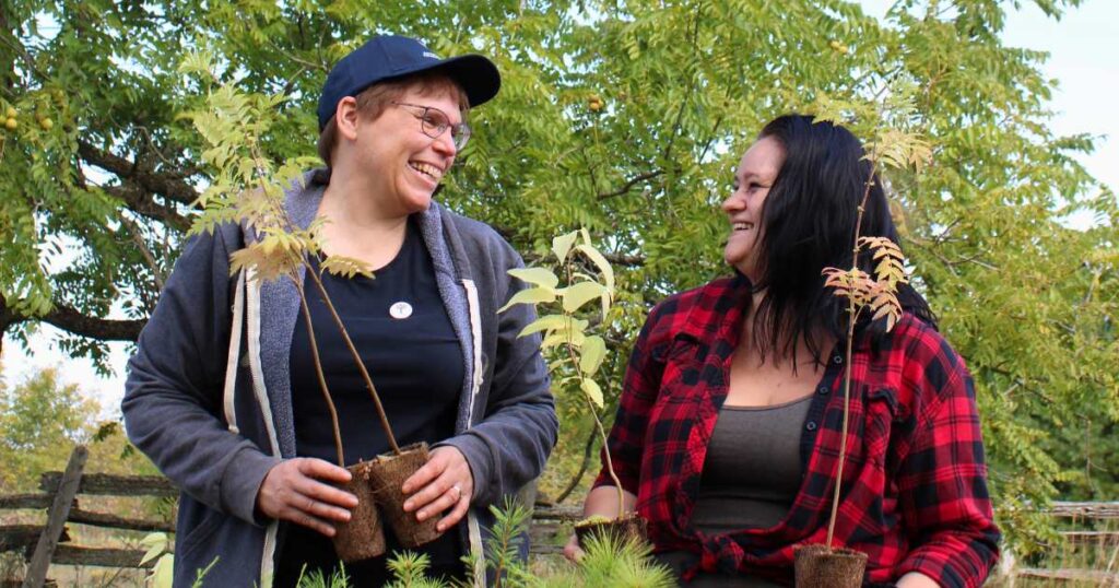 KLT volunteer Jenny Fay and KLT staff member Oriona Rendon at KLT Passport to Nature Trees for all event in 2023